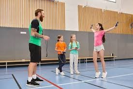 肯·葛瑞菲在西雅图主场的“全垒打墙抓球”动作，成为守备精华的模板