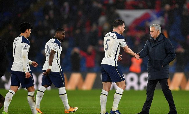 Editorial newsroom overview